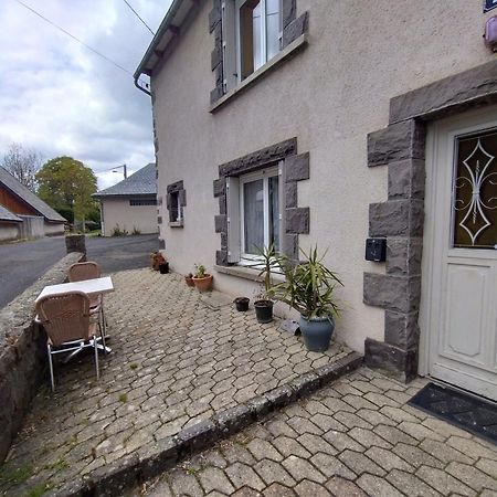 Les Appartements de Véronique Besse-et-Saint-Anastaise Extérieur photo
